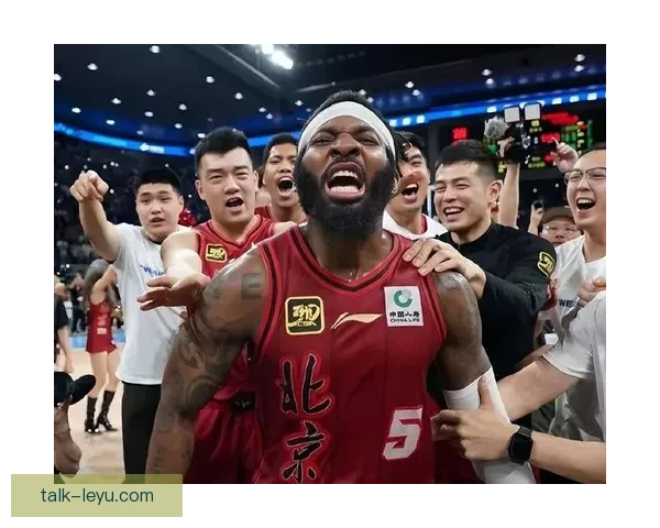 NBA焦点战再掀波澜巨星对决引爆季后赛悬念东西部豪强激烈碰撞