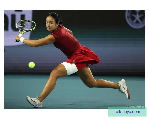 网球赛场最新动态：顶级选手激战四大满贯精彩瞬间