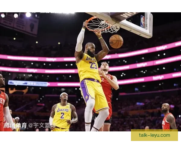 湖人詹姆斯带队逆转勇士赛季关键战赢得胜利